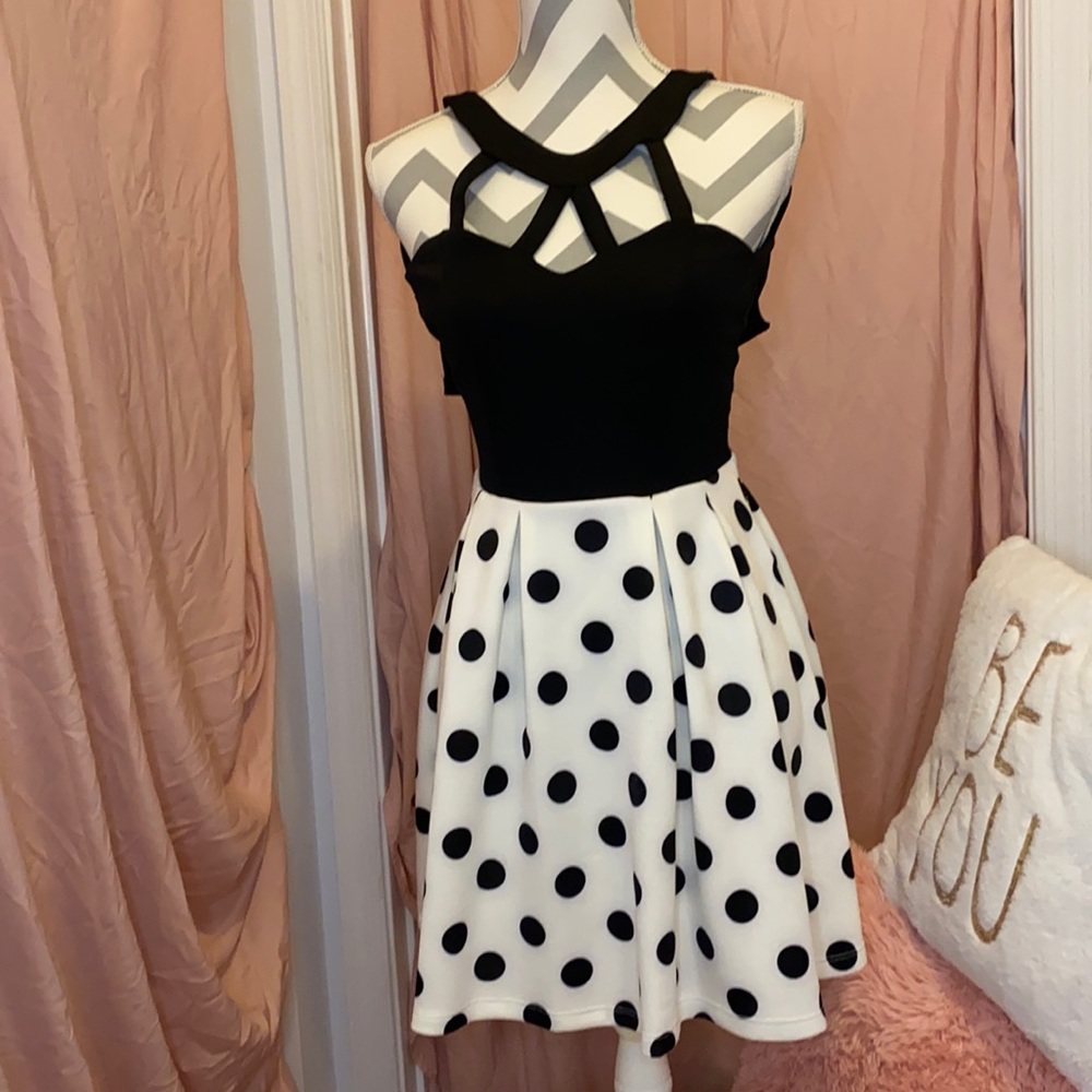 I am selling a black and white formal dress